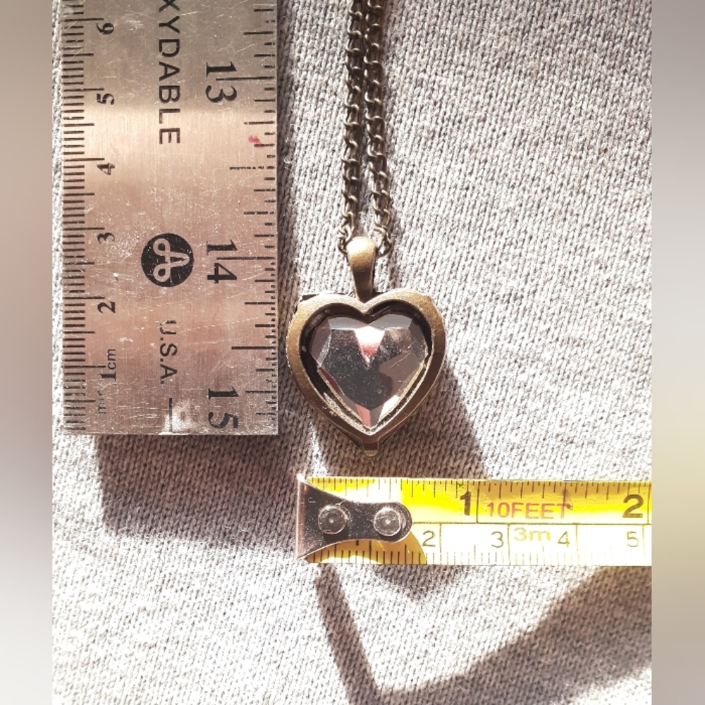 $2/20! Heart & angel wings pendant, ruby red gem and brass metal - Picture 12 of 13